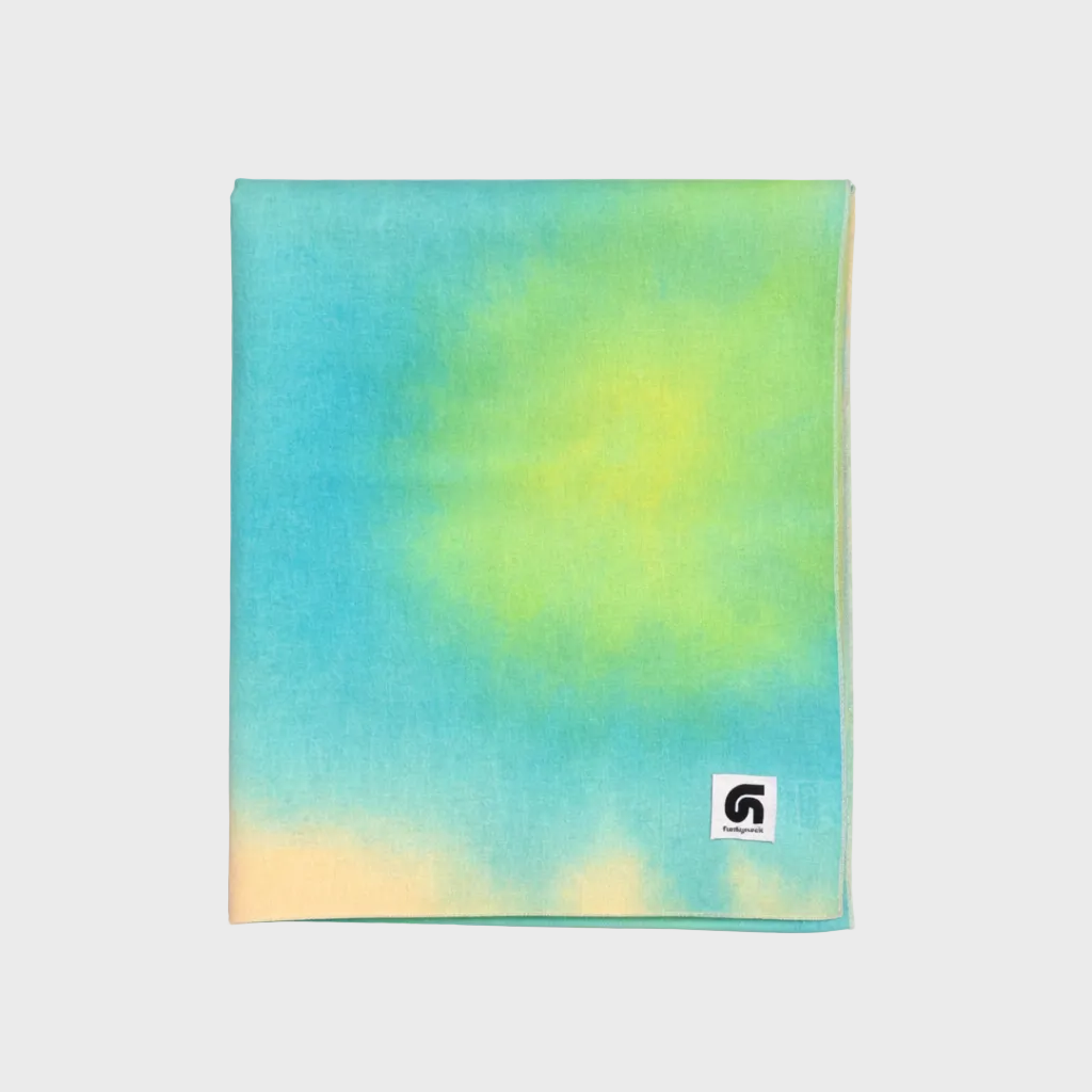 Fular Mint verde menta, turquesa y beige doblado de la colaboración Aina Palmer para FunkyNeck