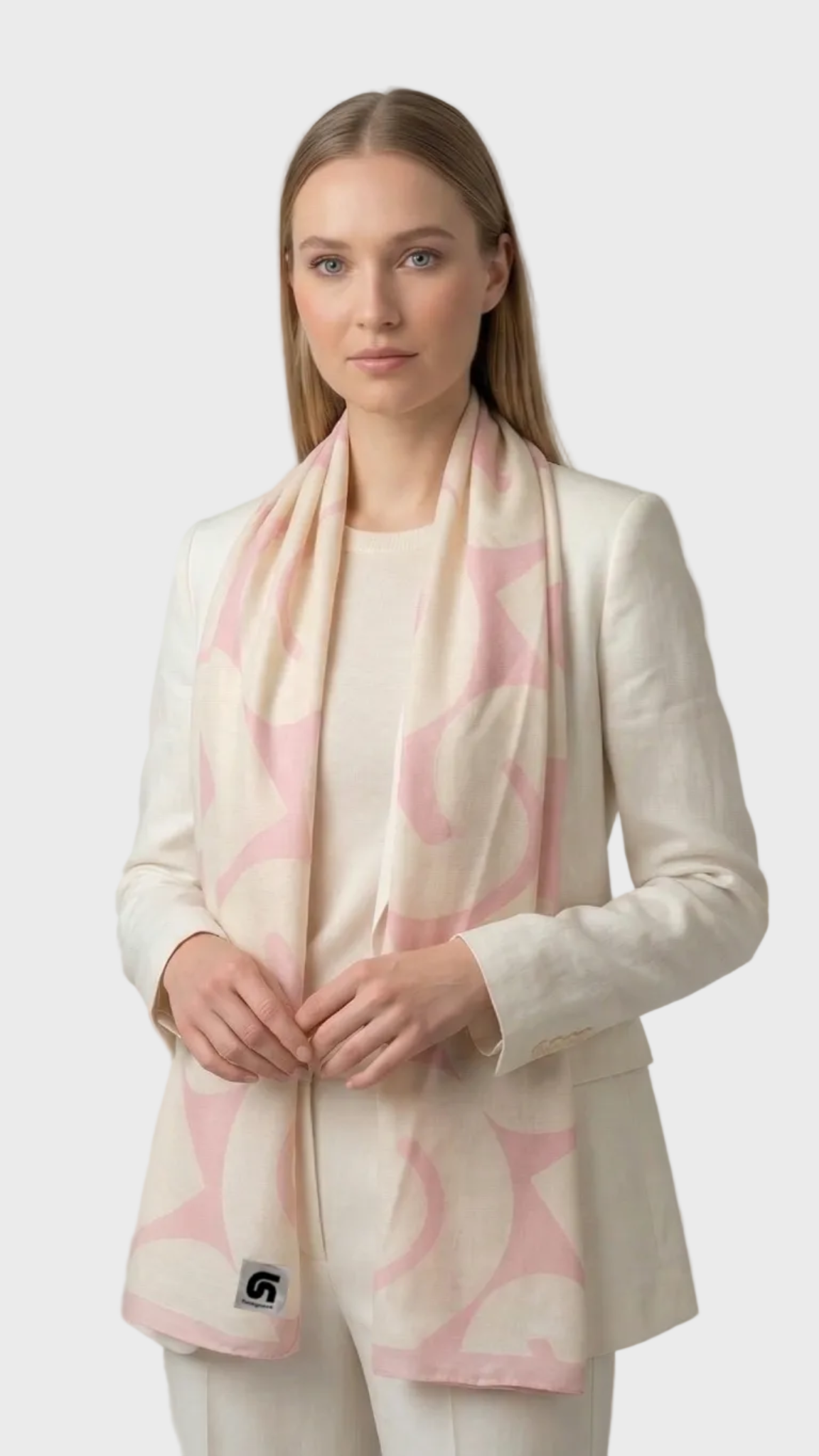 Modelo con fular Unida Pink rosa y beige de FunkyNeck