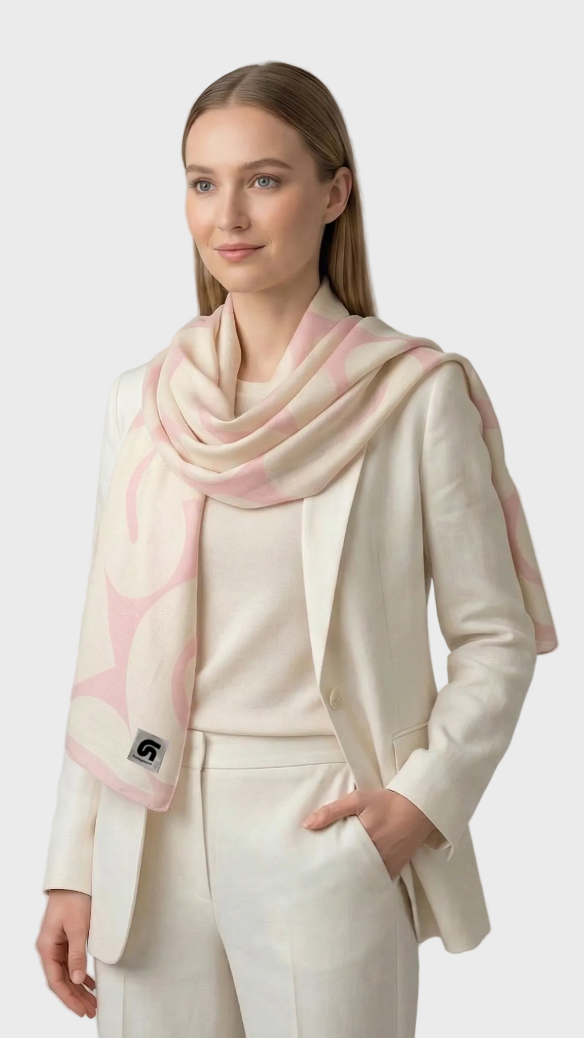 Look de mujer con fular Unida Pink rosa y beige de la colección Iconea