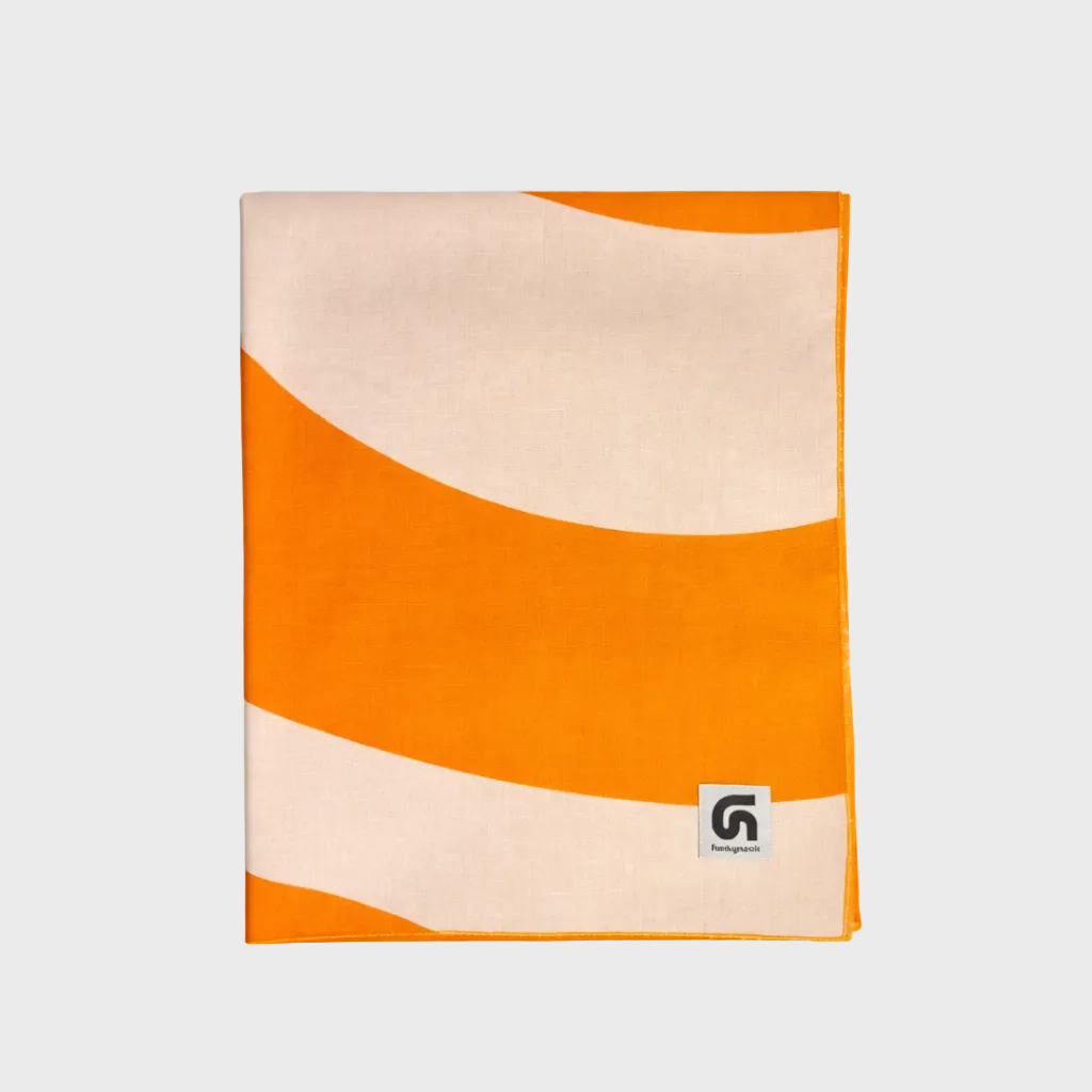 Fular Solana naranja, beige, melocotón y fucsia doblado de la colección Mediterraneum de FunkyNeck