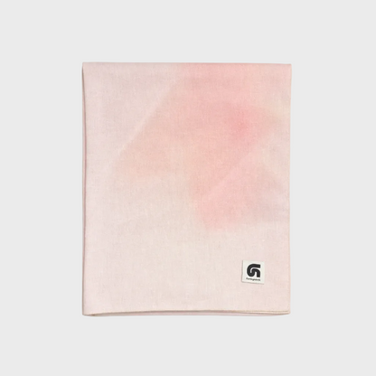 Fular Peach rosa, melocotón y blanco doblado de la colaboración Aina Palmer para FunkyNeck