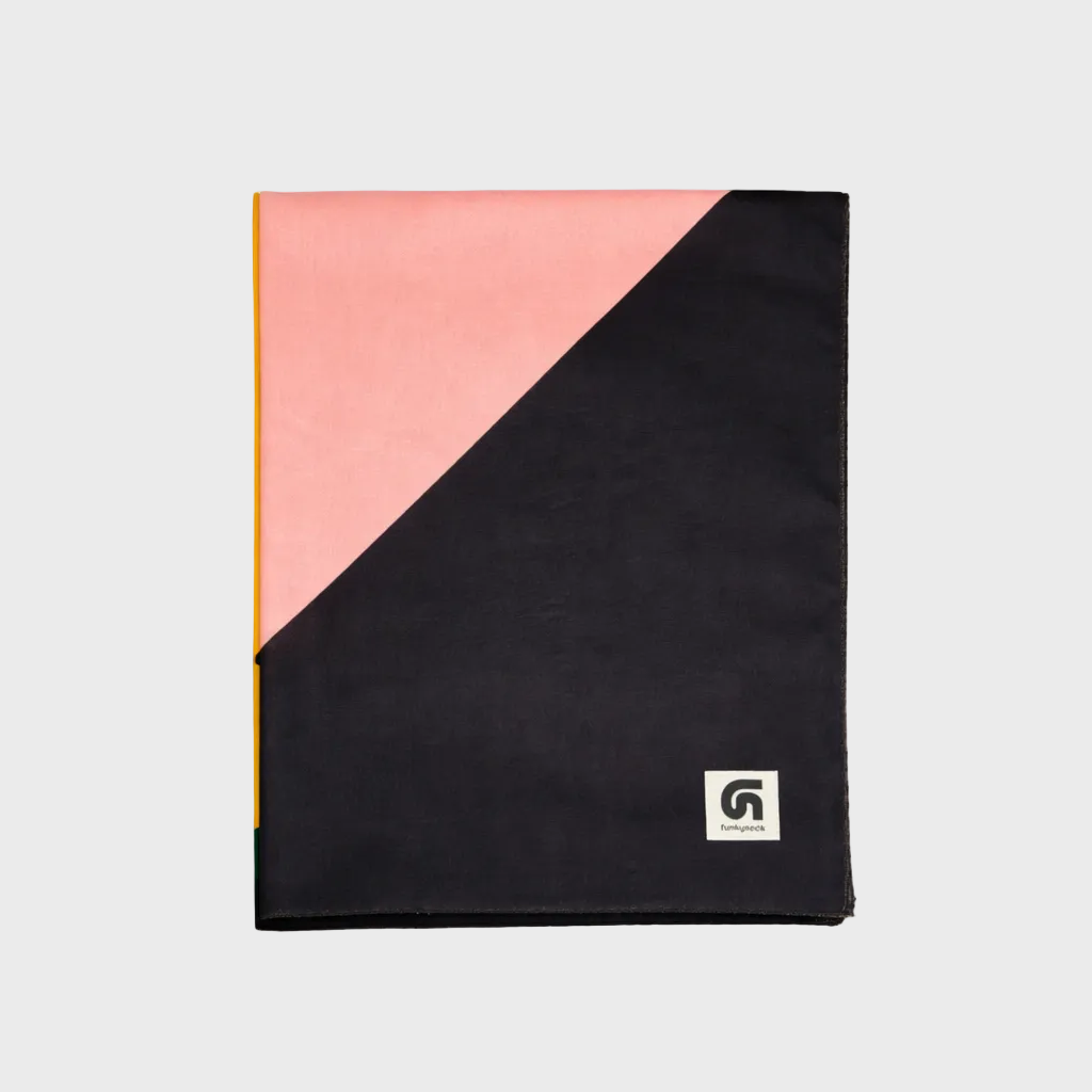 Fular Supra negro, rosa, mostaza, verde oscuro y verde lima doblado de la colección Geometra de FunkyNeck