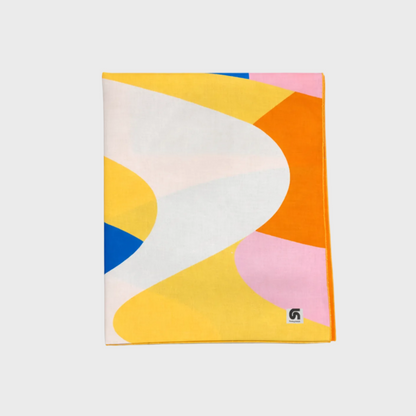 Fular Ronda azul, naranja, amarillo, rosa y blanco doblado de la colección Mediterraneum de FunkyNeck