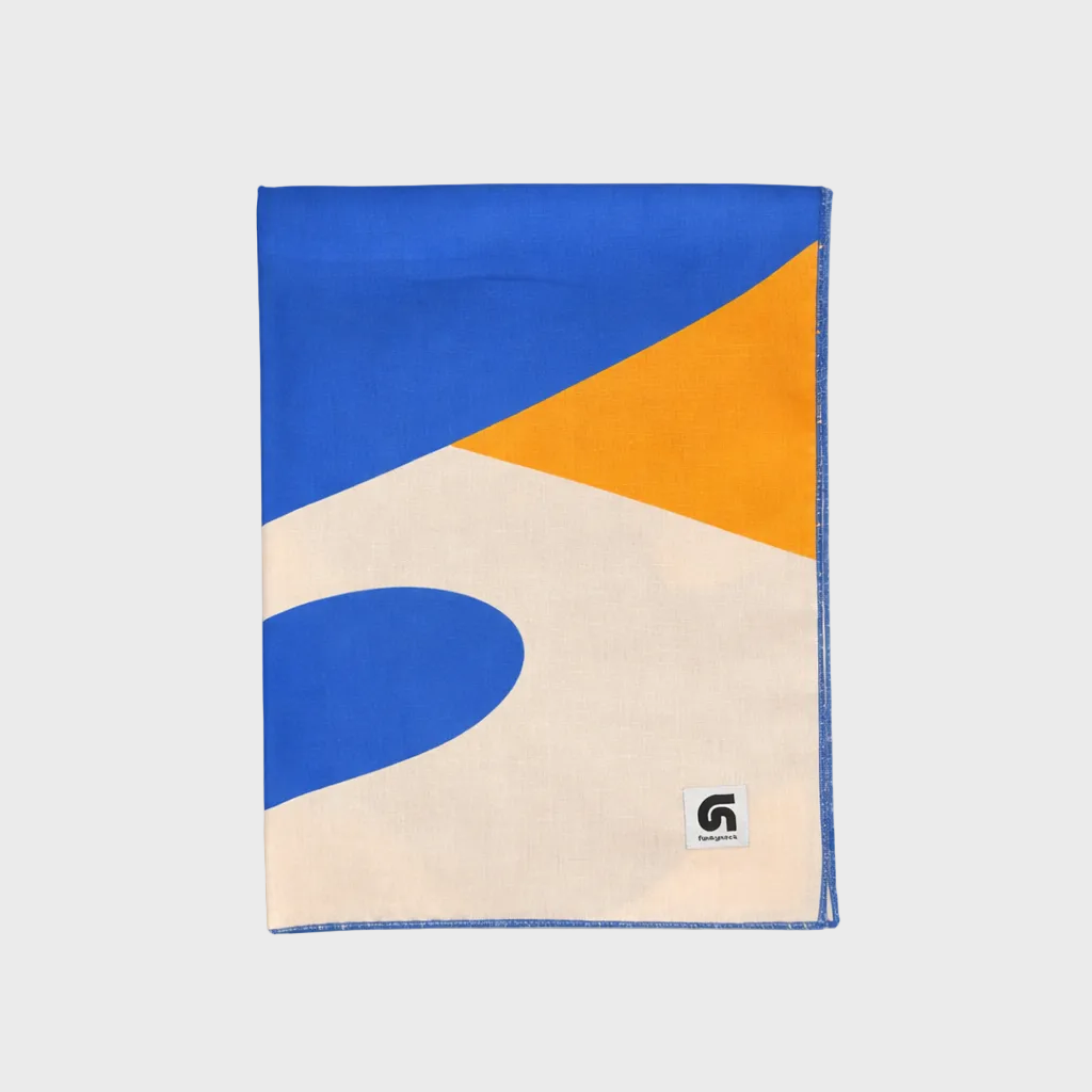 Fular Coral azul, rosa, beige y naranja doblado de la colección Mediterraneum de FunkyNeck